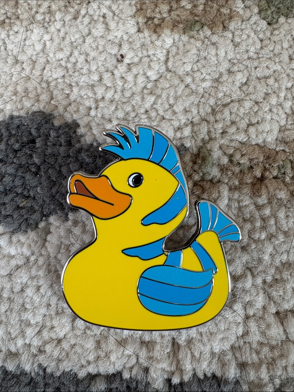 🦆 Ducks of Disney trading pin (Flounder) - brand new!